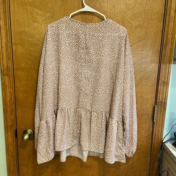 HAPTICS blush pink animal print v neck peplum style blouse - Picture 6 of 6